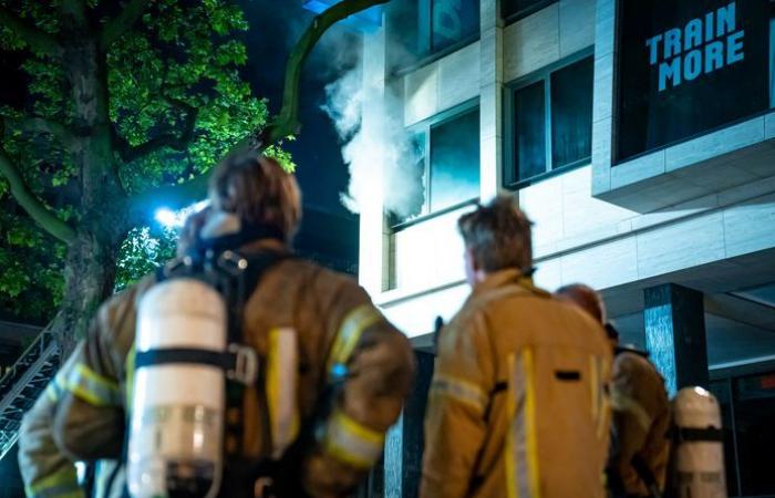Gym on Coolsingel evicted after major fire in sauna, at least 40 athletes on the street | Rotterdam