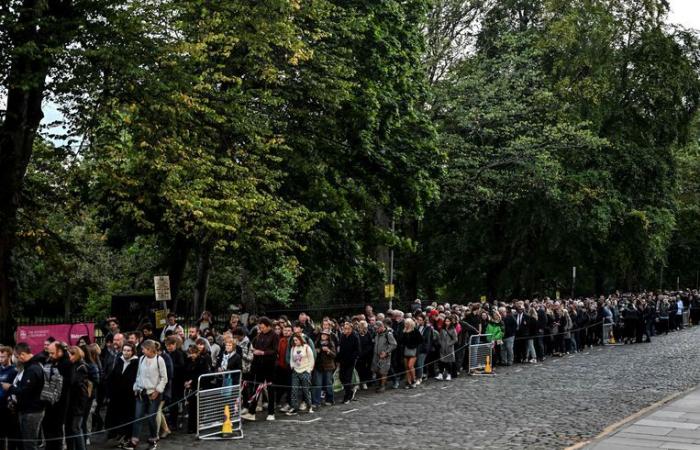 Grieving Brits to form longest queue in British history for Elizabeth