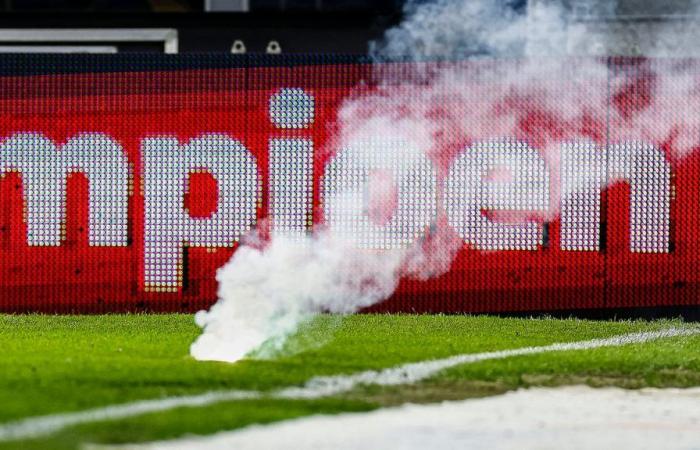 Objects on the field for the second time at NAC-Willem II: game stopped according to new rules | Football