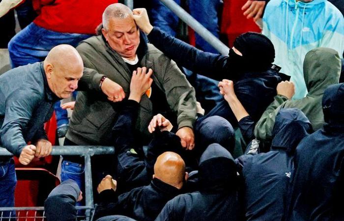 Praise for giant West Ham fans who hold back horde of AZ hooligans | Interior