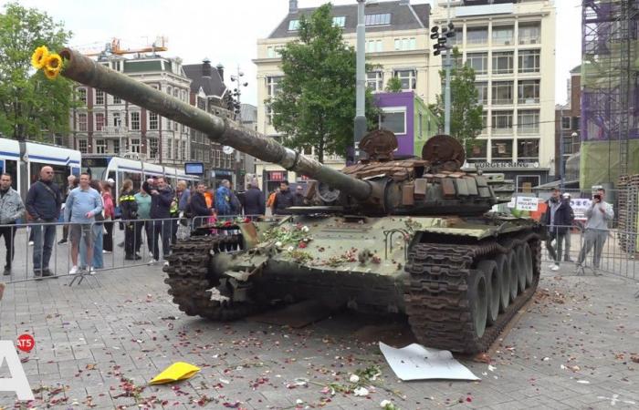 Russian broken tank on Leidseplein evokes many different emotions