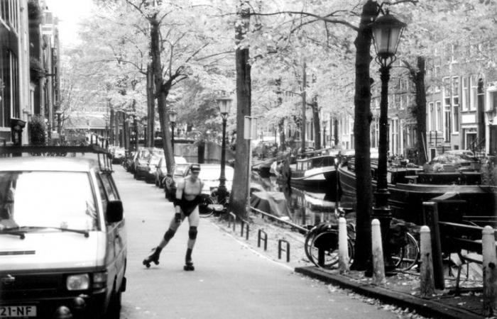 Henri Pronker (1956-2023) swung through the streets of Amsterdam as the string skater