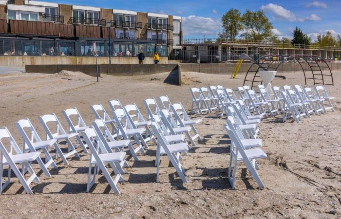 Recreational entrepreneur Op de Hoek sells beach hotel in Makkum to pay off debt mountain