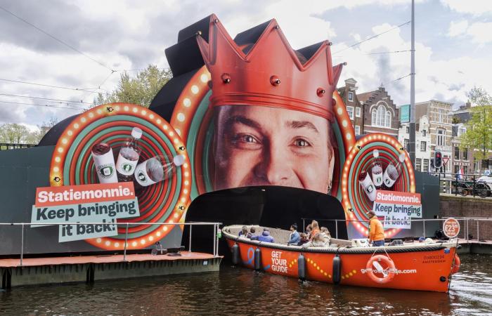 Live: King’s Day 2024 in Amsterdam | Vibrant mix of hustle and bustle and conviviality in the city center