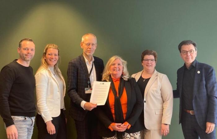 Health insurers and maternity care organizations are joining forces in an agreement for maternity care in the Netherlands