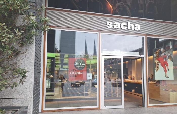 Shoe store Sacha has a 50 percent discount on almost everything: this is what’s going on