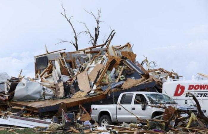 Dozens of tornadoes hit the US: three injuries and serious damage