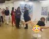 Woman shocks with spread legs at art fair: “I would have shaved there” (video)