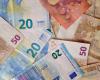 Euro rises after poor US economic data