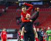 Twente coach Oosting laughs at Feyenoord song: ‘But I don’t do rumors’ | Football