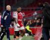 Ajax coach Van ‘t Schip supports captain Bergwijn: ‘Really didn’t expect red’ | Football