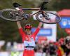 Demi Vollering wins Vuelta in style with gala performance on final climb | Cycling