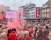 LIVE | A huge number of PSV fans on their feet: Market is overcrowded, NS does not seem to be able to handle traveling supporters from Helmond | Eindhoven