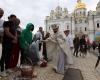 Ukraine and Russia celebrate Orthodox Easter, but continue to fight | War in Ukraine