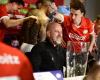 Beer shower as a token of appreciation: PSV walks away with Peter Bosz | Football