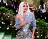 Fairytale and lots of flowers: the most striking outfits from the Met Gala | Backbiting
