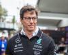 Wolff does not rule out talks with Verstappen