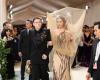 Stars show off with paradisiacal nudes, extinct butterflies and lots of flowers at the ‘Fashion Oscars’