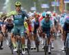 Sam Welsford takes revenge with stage victory in Hungary, crashes mar mass sprint
