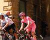 LIVE Giro d’Italia | Riders started on gravel strips of ‘mini Strade-Bianche’ | Giro