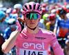 Giro peloton on its way to Tuscan gravel roads in ‘Strade Bianche-light’