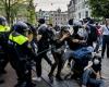 ME intervenes against demonstrators who want to enter the Maagdenhuis in Amsterdam | Domestic