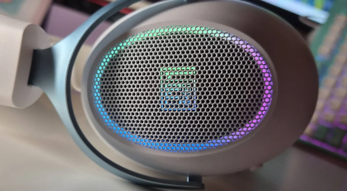 Yc3mChtCUekFYiAgSoG9kc.jpg I wanted to adore the Epomaker GX1 headset, but its tinny sound and middling software put a stop to our audio love affair